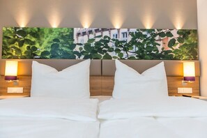 Standard Double Room | Hypo-allergenic bedding, in-room safe, desk, blackout drapes - Stratmanns Hotel (Lohne)