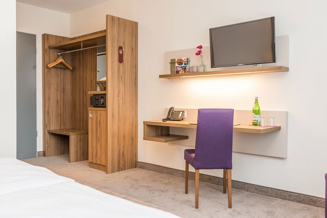 deluxe double room | living area | plasma tv