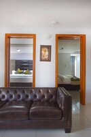 Premium Apartment, 2 Bedrooms (Sapphire) | Egyptian cotton sheets, premium bedding, Tempur-Pedic beds, in-room safe