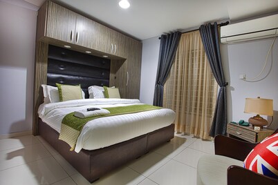 H21 Apartments & Lounge