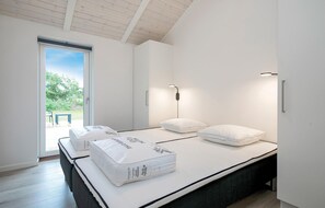 4 bedrooms, travel cot, free WiFi