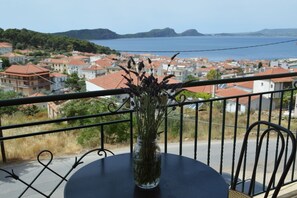 Outdoor dining - Best House, Sea View Apartment, Pylos (Pilos)