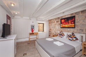 Economy Apartment, 1 Bedroom | 1 bedroom, premium bedding, desk, soundproofing