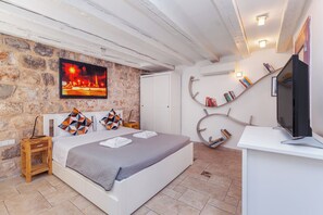 Economy appartement, 1 slaapkamer | 1 slaapkamer, luxe beddengoed, een bureau, geluiddichte muren