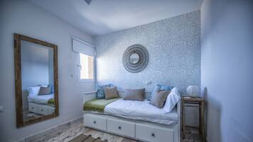 2 slaapkamers, een bureau, een strijkplank/strijkijzer, wifi