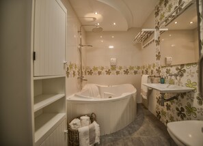 Jetted bath, hair dryer, towels, soap - COMFORTABLE APARTMENT WITH FIRST LINE TERRACE AND SEA VIEWS (Tabaiba)