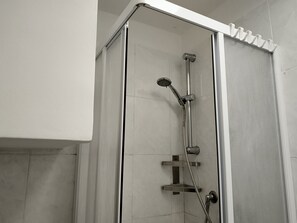 Studio | Dusche im Bad