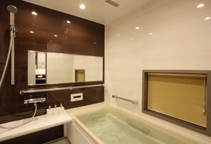 House | Bathroom | Separate tub and shower, free toiletries, hair dryer, slippers