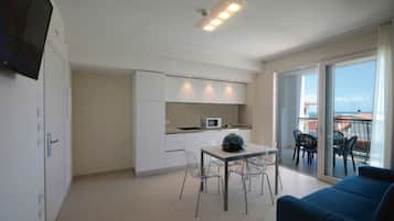 Standard Apartment, 1 Bedroom | Private kitchenette | Full-sized fridge, microwave, stovetop, cookware/dishes/utensils