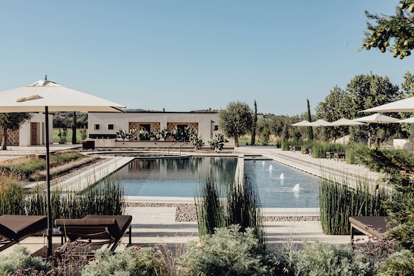 2 outdoor pools, pool umbrellas, sun loungers