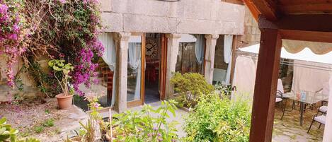 تفاصيل الفندق من الخارج