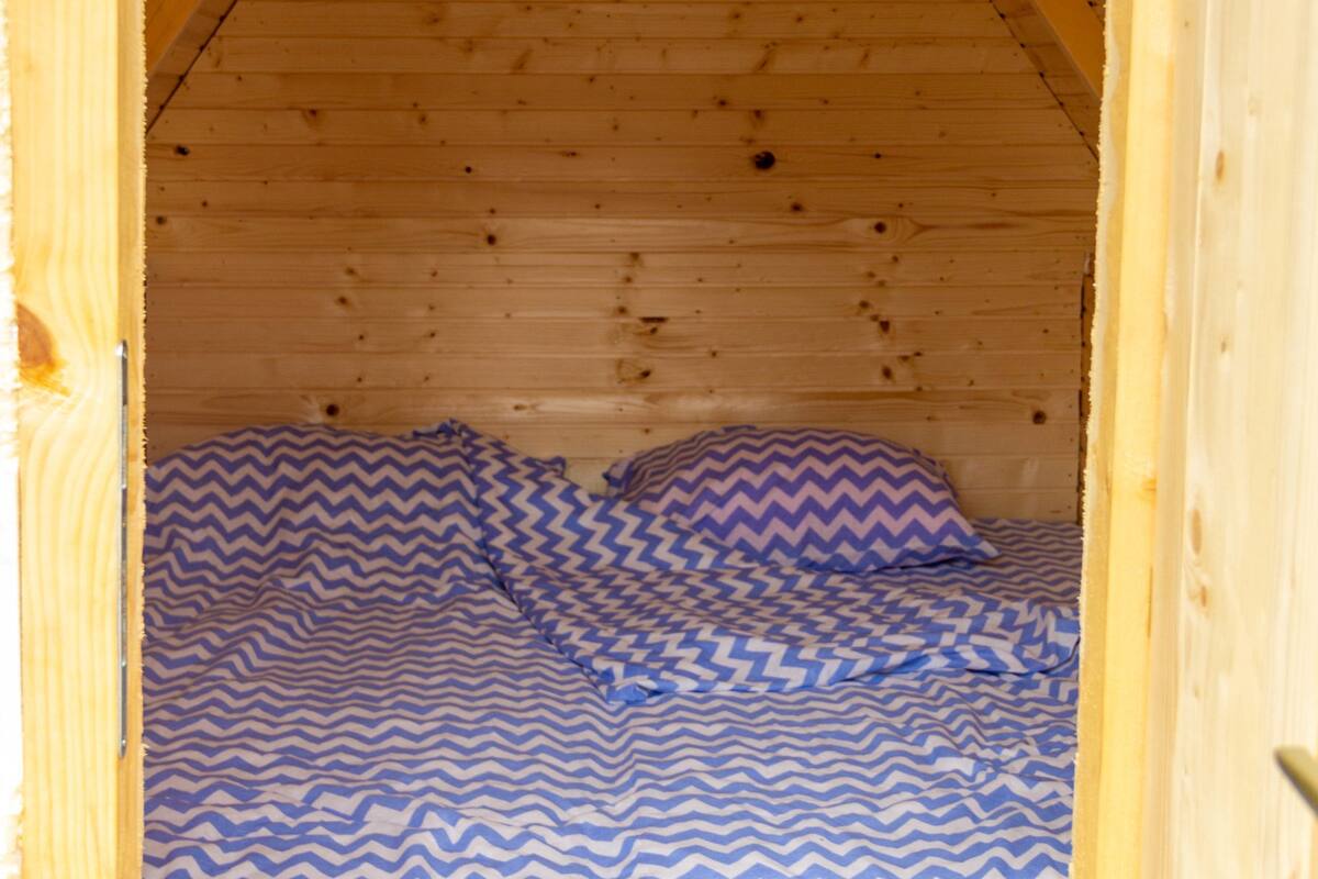 Basic Bungalow, Shared Bathroom | 1 bedroom, WiFi (free), bed sheets