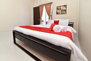 Double Room - RedDoorz Plus near Jalan Imam Bonjol Denpasar (Denpasar)
