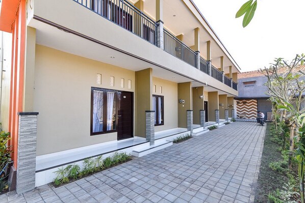 Exterior - RedDoorz Plus near Jalan Imam Bonjol Denpasar (Denpasar)