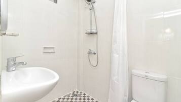 Double Room | Bathroom | Shower, free toiletries, towels