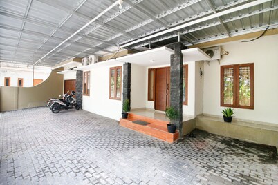 RedDoorz @ Jalan Palagan