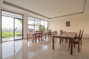 Restaurant - RedDoorz Syariah @ Sarongge Cianjur (Cipanas)