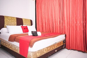 Double Room | Desk, free WiFi - RedDoorz near Palembang Square Mall 2 (Palembang)