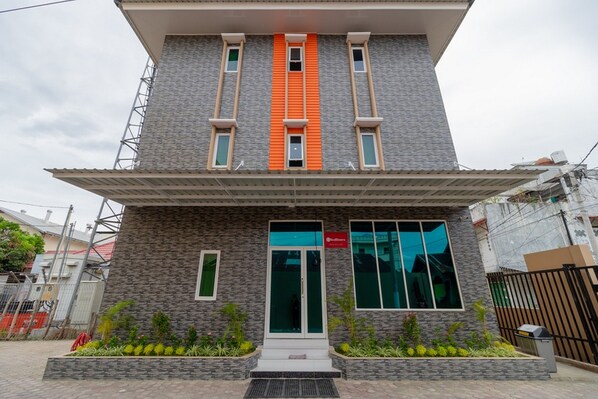 Exterior - RedDoorz Syariah @ Panglima Polem Aceh (Banda Aceh)
