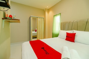 双人房 | 办公桌、免费 WiFi