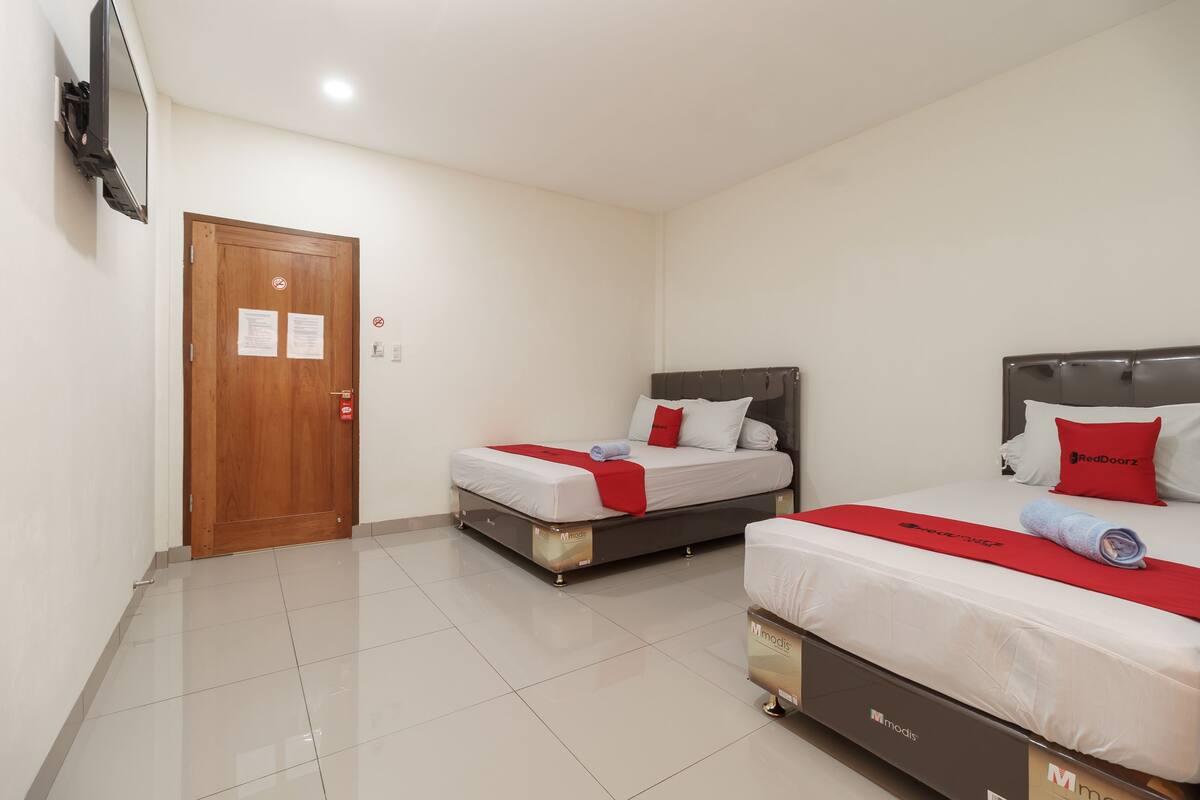 Habitación con 2 camas individuales | Escritorio y wifi gratis