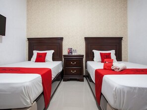 Twin Room | Desk, free WiFi - RedDoorz near Taman Krida Budaya Malang (Malang)