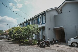 Exterior - RedDoorz @ Jamin Ginting Medan (Medan)