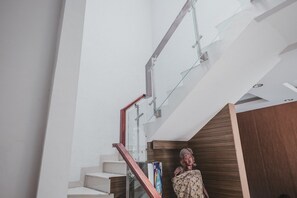 Staircase - RedDoorz @ Jamin Ginting Medan (Medan)