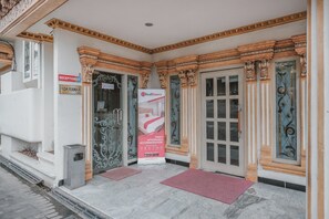 Property entrance - RedDoorz Plus @ Tanjung Karang Lampung 2 (Bandar Lampung)