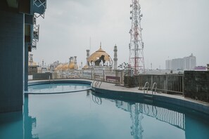 Pool - RedDoorz Apartment @ Saladin Mansion Margonda (Depok)