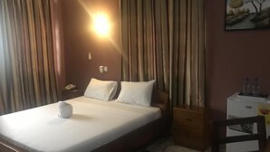 Comfort Double Room | In-room safe, desk, laptop workspace, rollaway beds - Karick Hotel (Elmina)