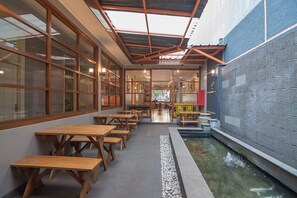 Exterior - RedDoorz plus near Museum Geologi Bandung (Bandung)