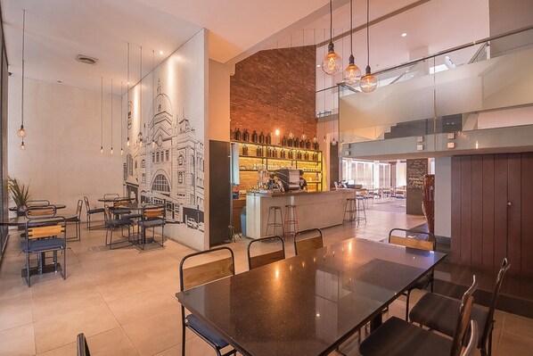 Restaurant - RedDoorz Plus @ Cipaganti Street 3 (Bandung)