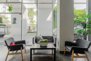 Área de estar no saguão