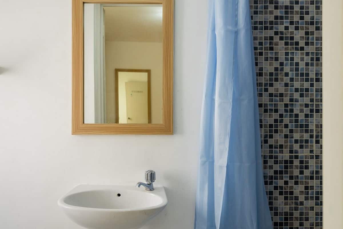 double room | bathroom sink