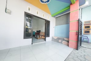 Property entrance - RedDoorz Syariah near Mall Roxy Banyuwangi 2 (Banyuwangi)