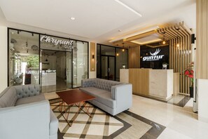 Lobby sitting area - Residences by RedDoorz @ Guntur Raya Setiabudi (Jakarta)