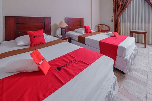 Chambre Deluxe avec lits jumeaux | Bureau, Wi-Fi gratuit