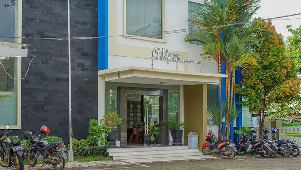 Un edificio con un letrero que dice "Philips".