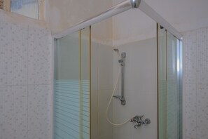 Doppelzimmer | Dusche im Bad