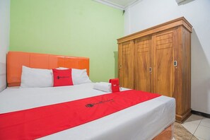 Meja kerja dan Wi-Fi gratis