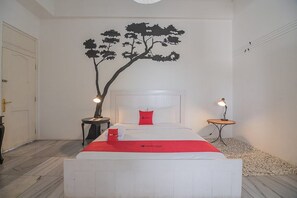 Desk, free WiFi - RedDoorz near UPI Setiabudi 2 (Bandung)