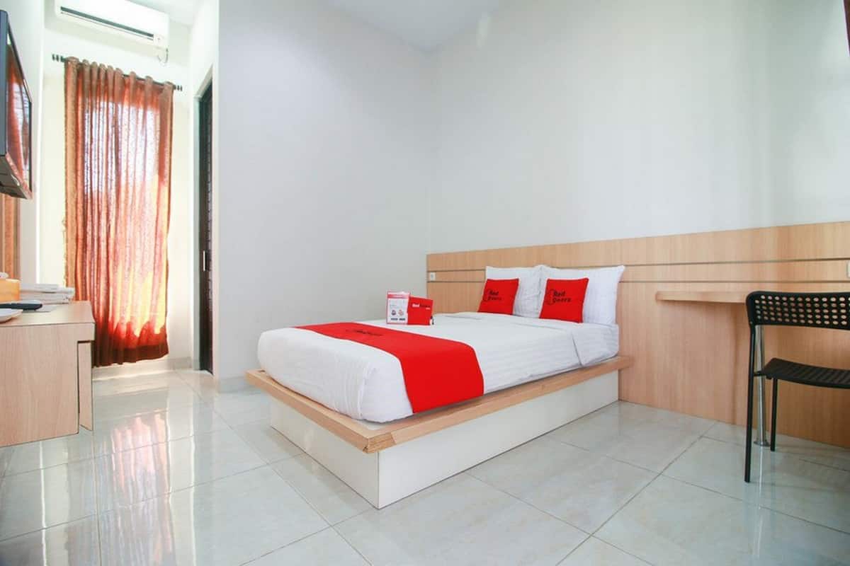 Deluxe Room | Desk, free WiFi