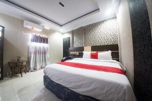 Premium Room | Desk, free WiFi - RedDoorz Syariah near RSUD Ainun Habibie Gorontalo (Limboto)