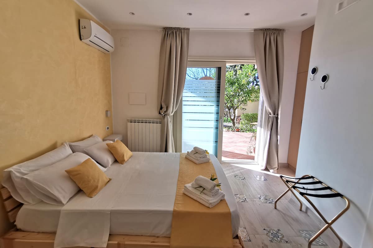 Room, Private Bathroom, Garden View | In-room safe, blackout drapes, free WiFi, bed sheets