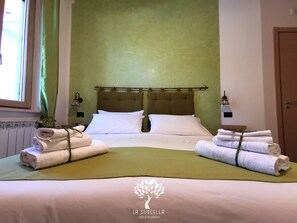 Double or Twin Room, Private Bathroom (Primula) | In-room safe, blackout drapes, free WiFi, bed sheets - La Suscella Bed & Breakfast (Torchiara)