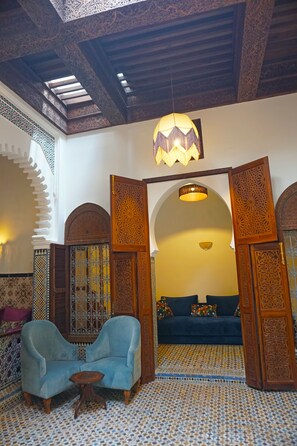 Junior Suite | Living area | Flat-screen TV - Riad Dar Fama (Tetouan)