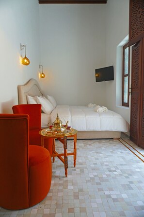 Deluxe Room | Living area | Flat-screen TV - Riad Dar Fama (Tetouan)