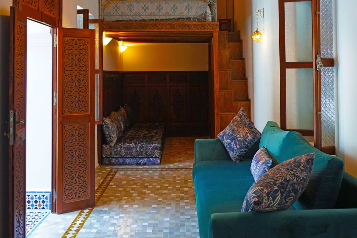 Bureau, rideaux occultants, chambres insonorisées