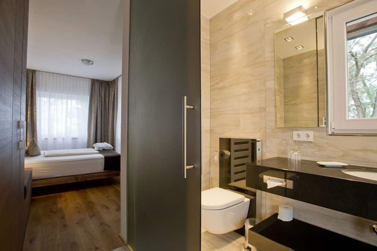 Single Room | In-room safe, free cribs/infant beds, rollaway beds, free WiFi